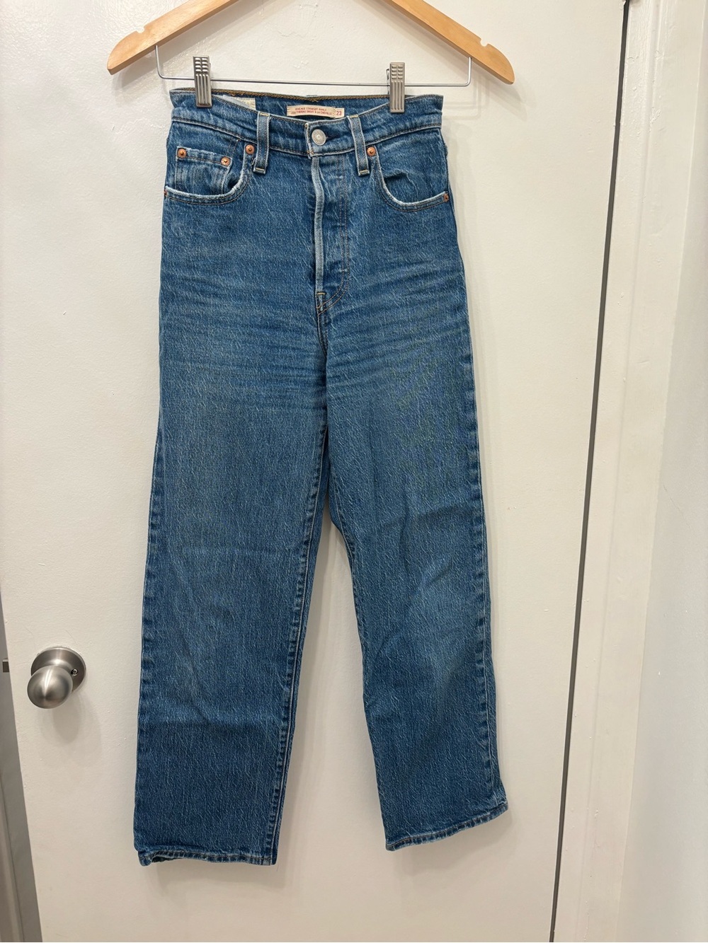 Levi's Women's 23 Blue Ribcage Straight Ankle Jeans